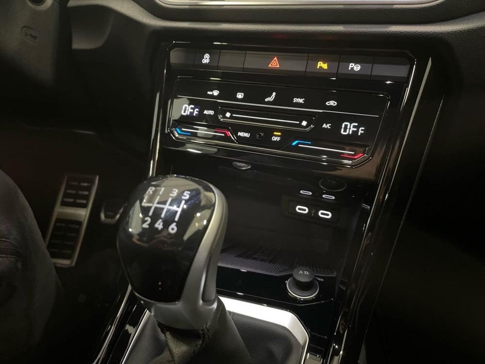 Volkswagen T-Roc nuova a Prato (17)