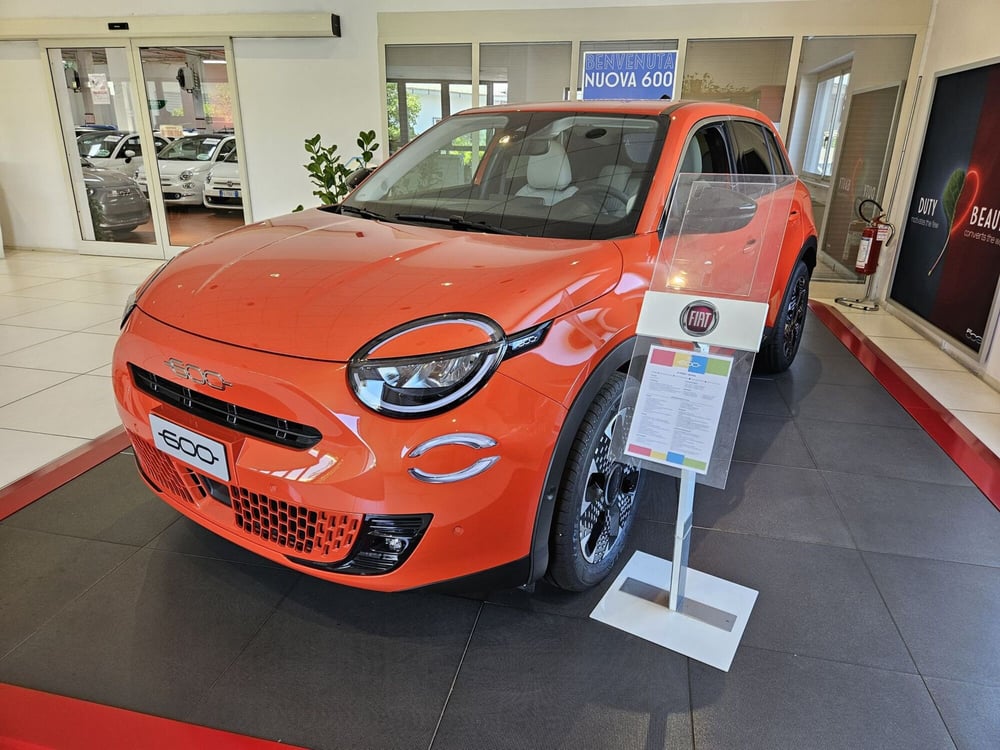 Fiat 600e nuova a Lucca