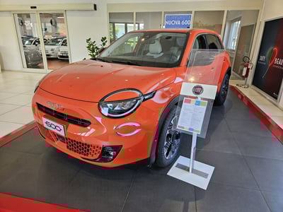 Fiat 600e 54kWh La Prima nuova a Lucca