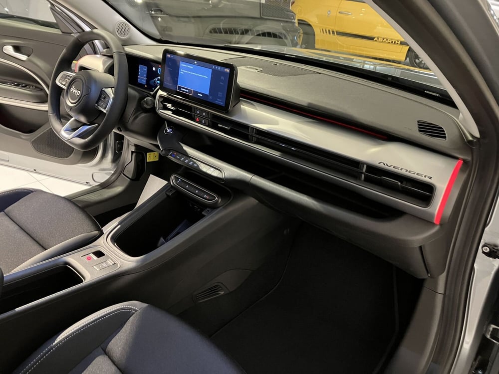 Jeep Avenger nuova a Parma (10)