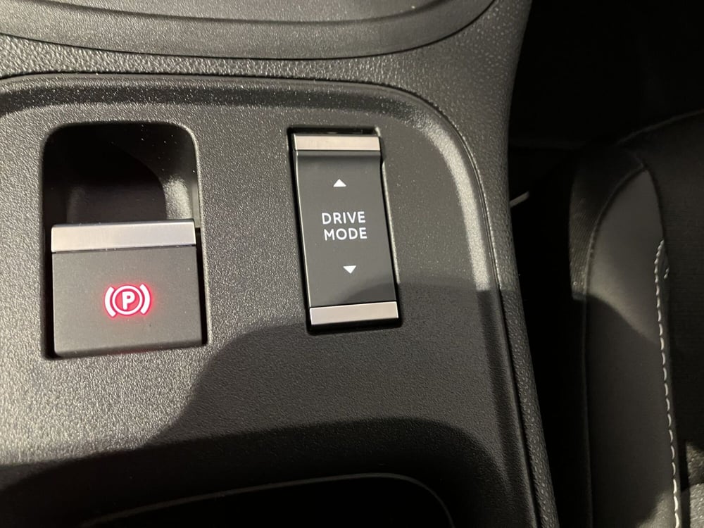 Jeep Avenger nuova a Parma (13)