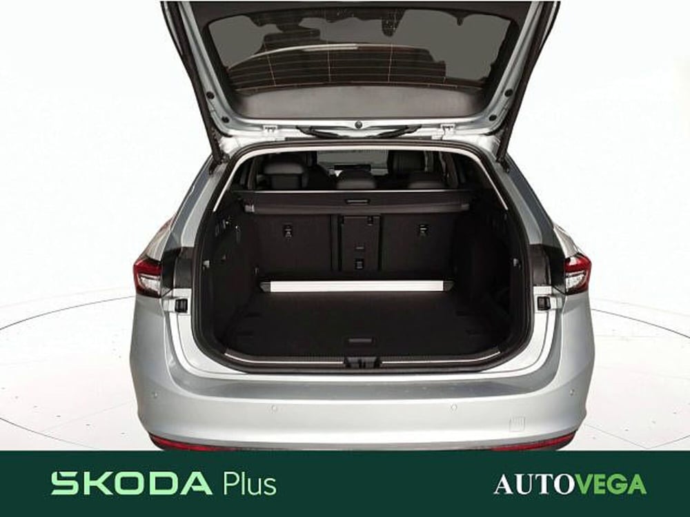 Skoda Superb nuova a Vicenza (12)