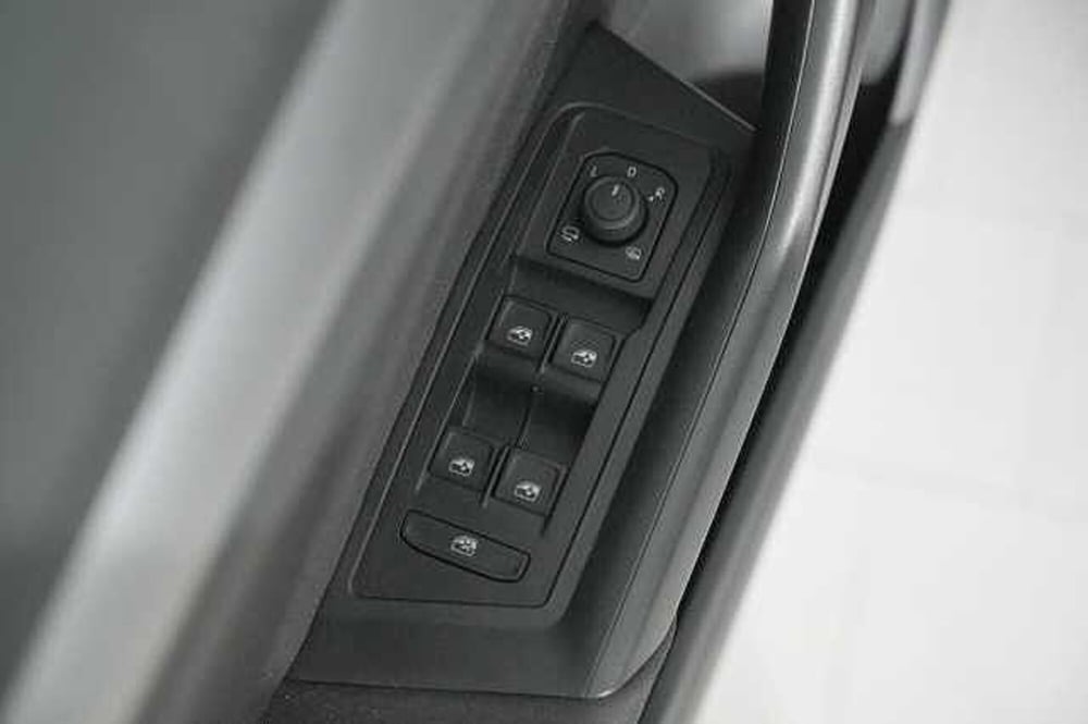 Volkswagen T-Roc usata a Como (13)