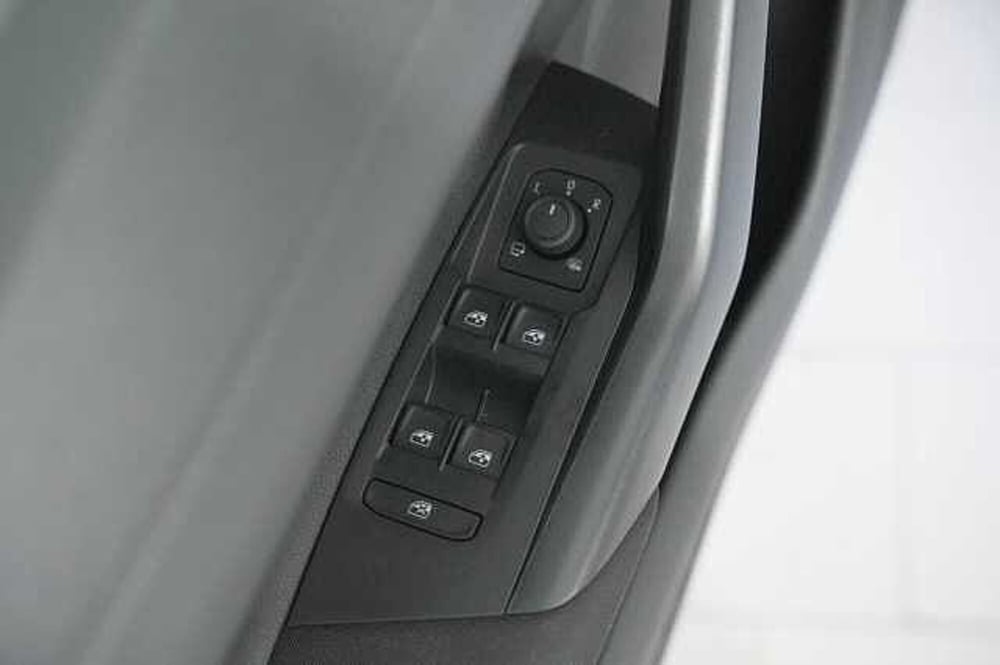 Volkswagen Taigo usata a Como (13)