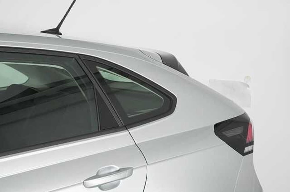 Volkswagen Taigo usata a Como (7)