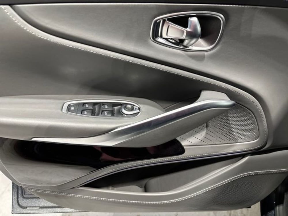 Aston Martin DBX usata a Bologna (10)