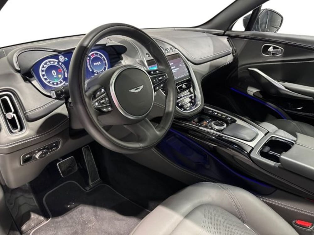 Aston Martin DBX usata a Bologna (11)