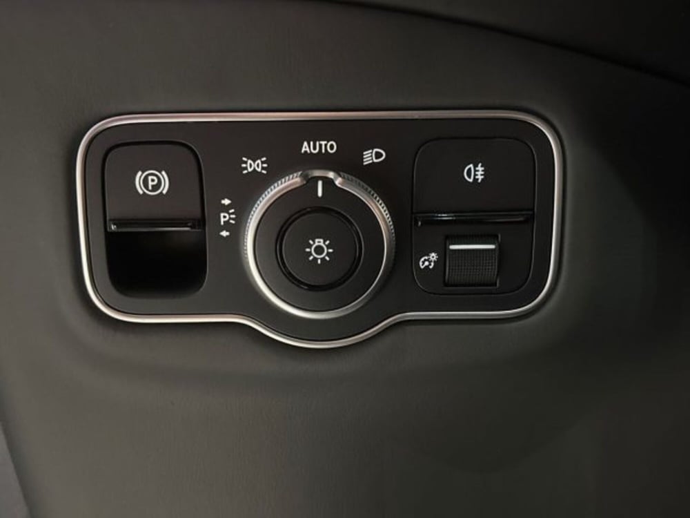 Aston Martin DBX usata a Bologna (19)