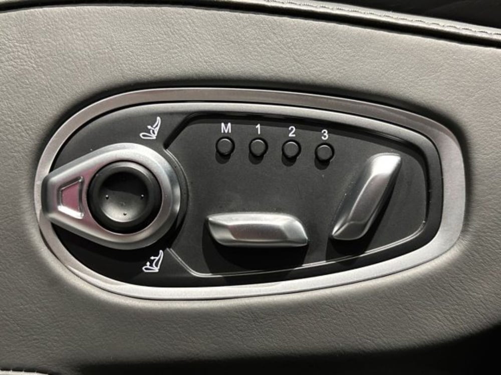 Aston Martin DBX usata a Bologna (20)