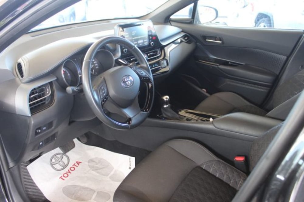Toyota Toyota C-HR usata a Roma (12)