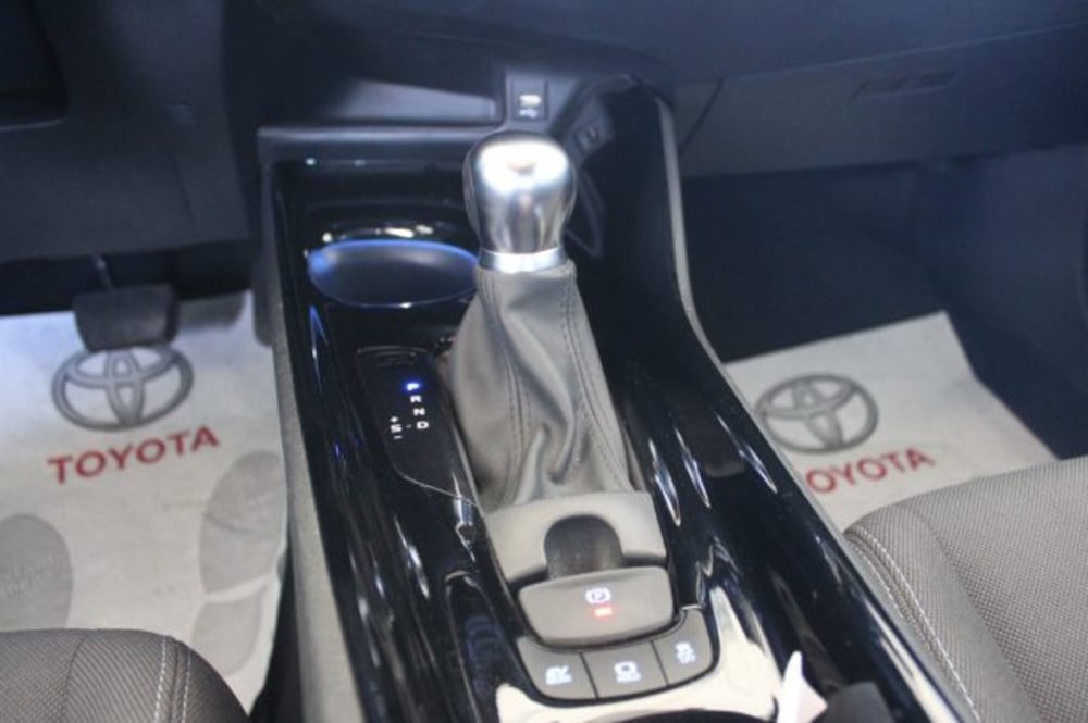 Toyota Toyota C-HR usata a Roma (16)