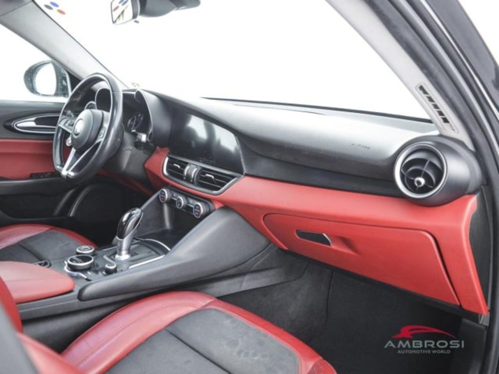 Alfa Romeo Giulia usata a Perugia (12)