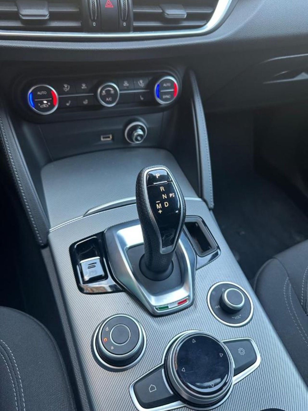 Alfa Romeo Stelvio usata a Torino (16)