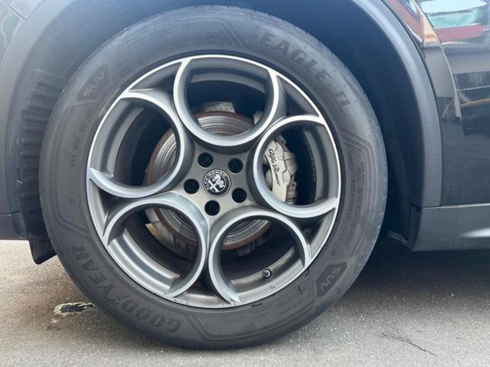 Alfa Romeo Stelvio usata a Torino (7)