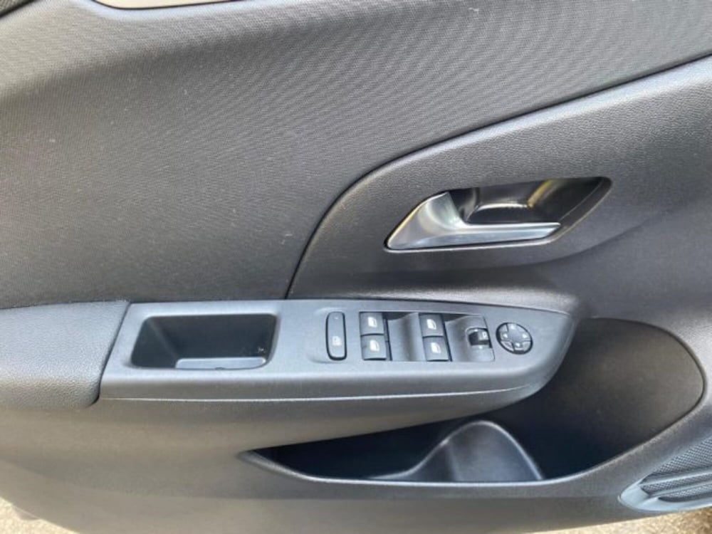 Opel Corsa usata a Milano (9)