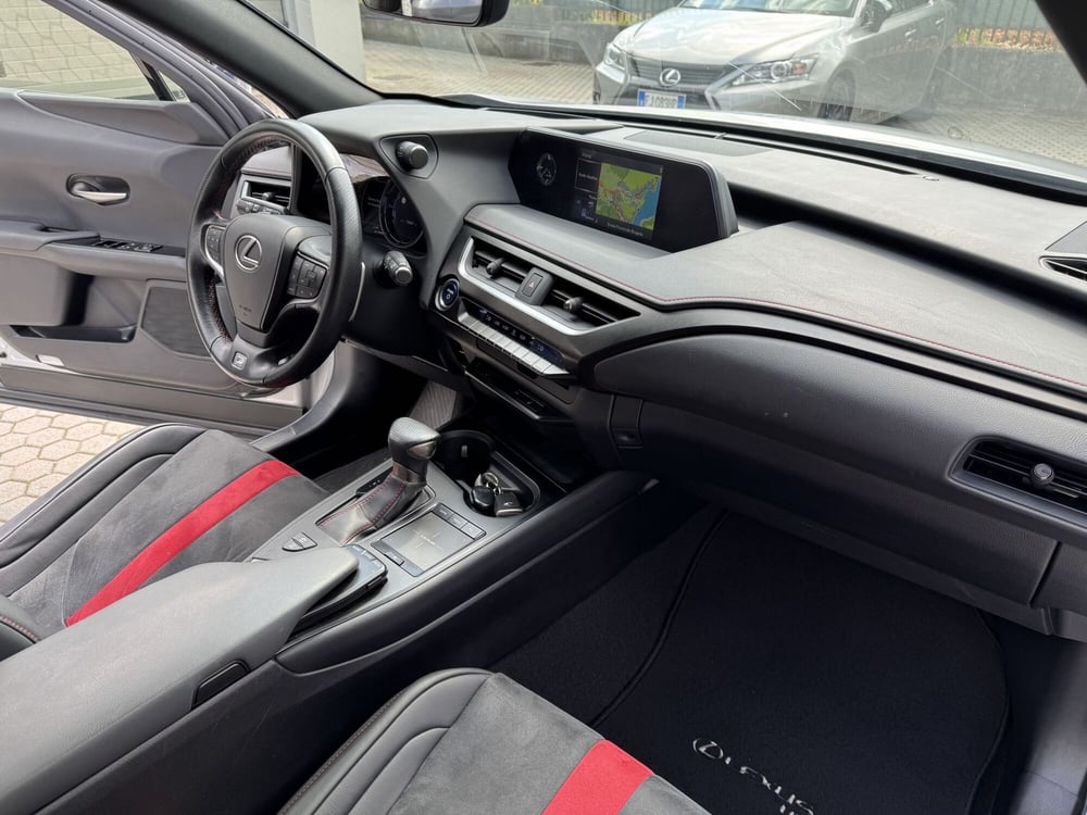 Lexus UX usata a Como (6)