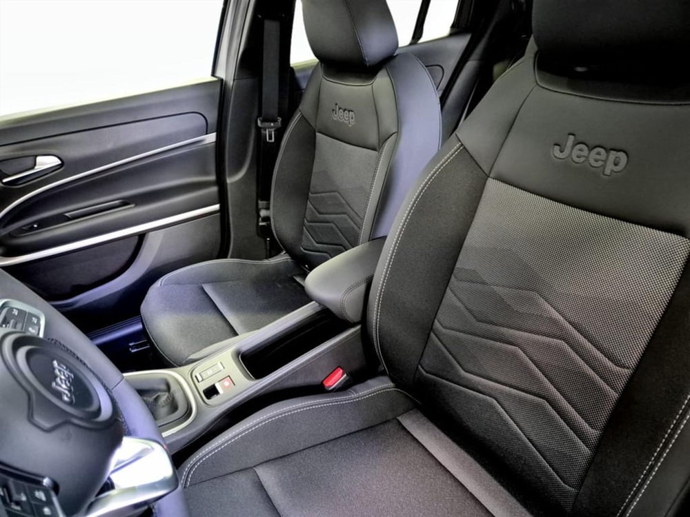 Jeep Avenger nuova a Padova (13)
