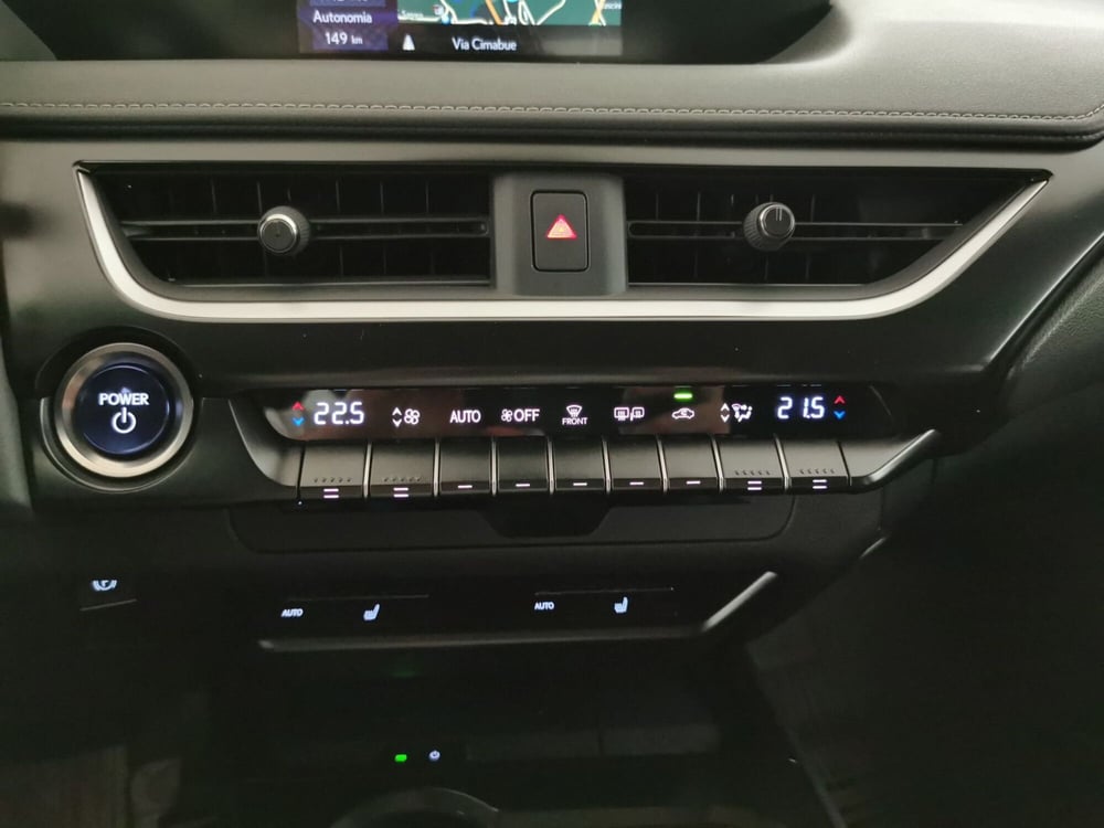 Lexus UX usata a Chieti (18)