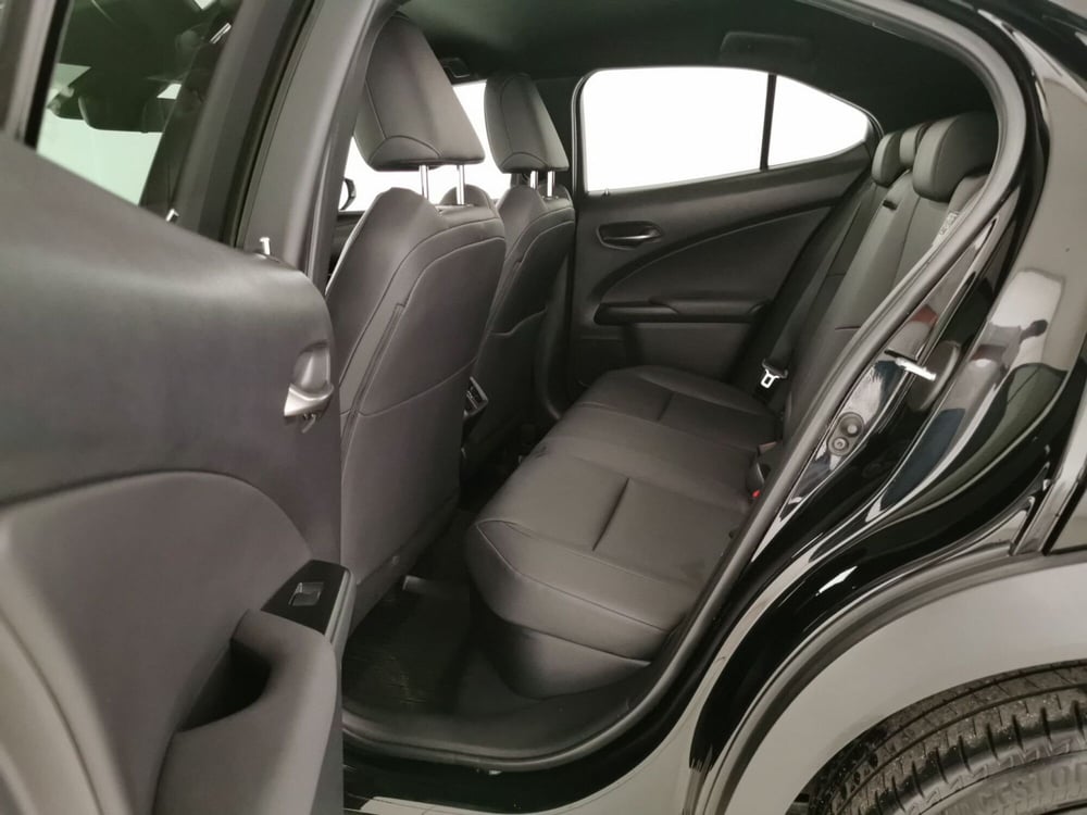 Lexus UX usata a Chieti (6)