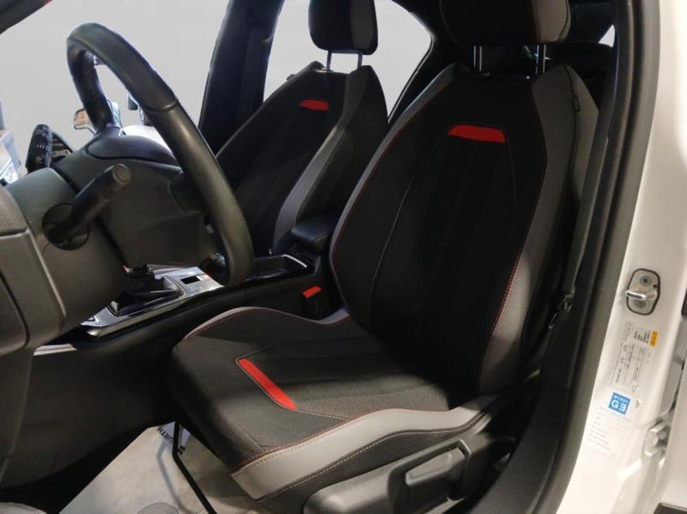 Opel Mokka usata a Genova (9)