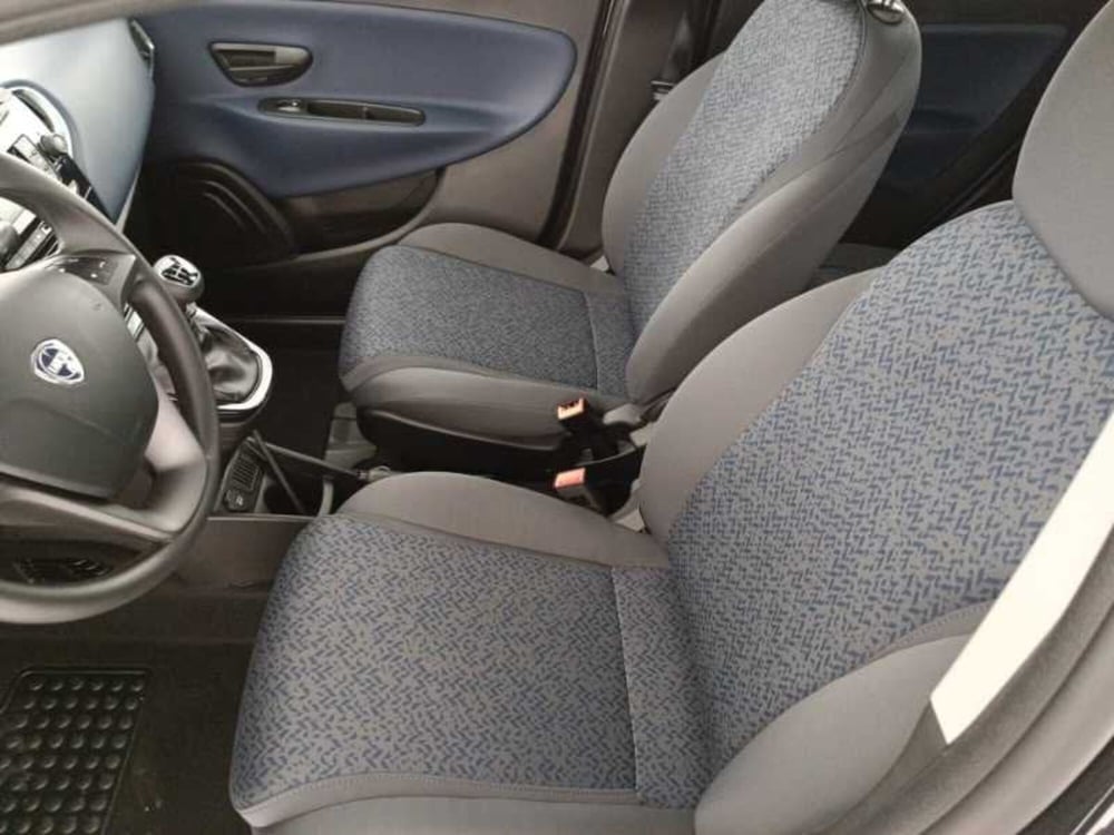 Lancia Ypsilon usata a Treviso (11)