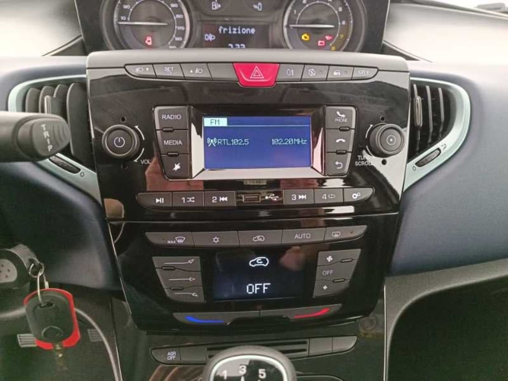 Lancia Ypsilon usata a Treviso (15)