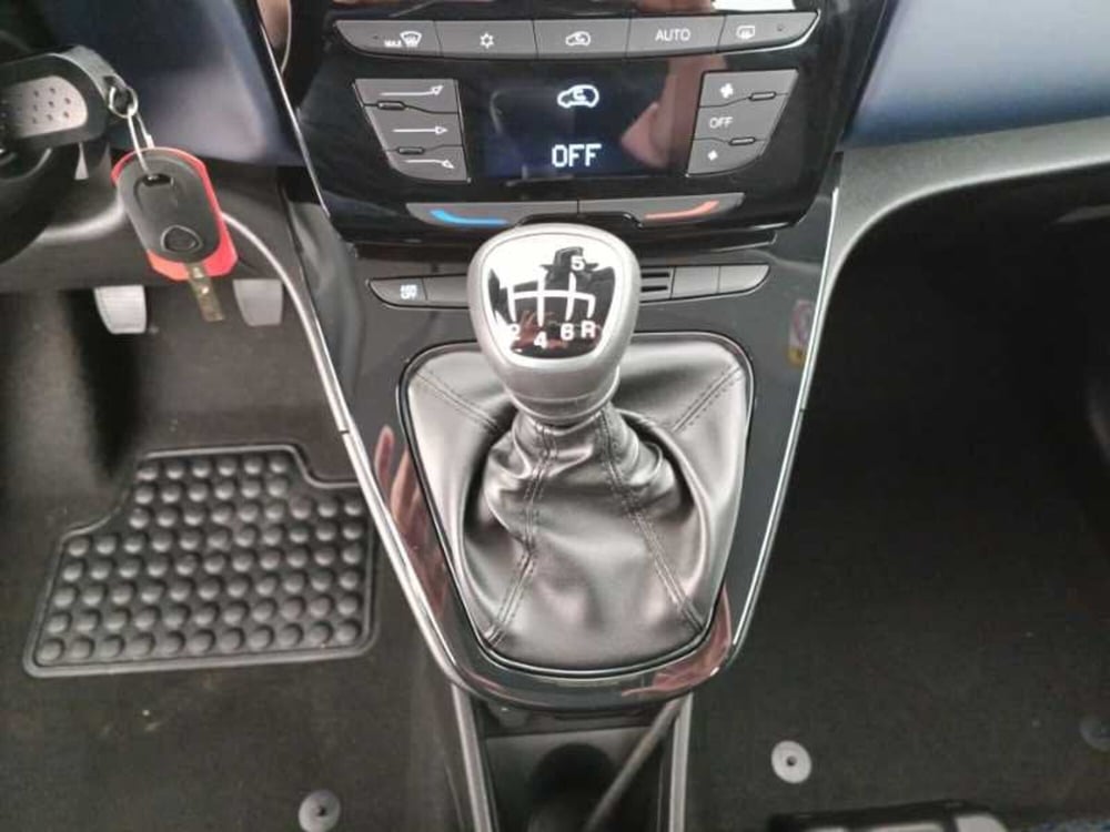 Lancia Ypsilon usata a Treviso (17)