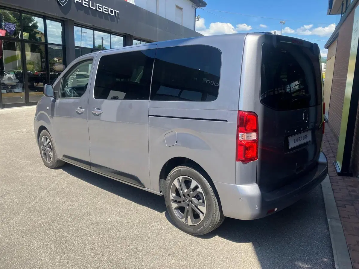 Opel Zafira Life nuova a Lucca (6)