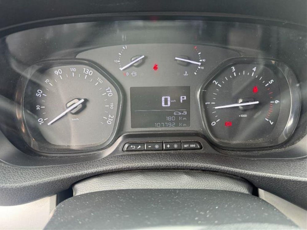 Peugeot Traveller usata a Massa-Carrara (6)