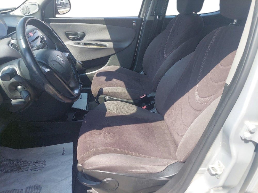 Lancia Ypsilon usata a Piacenza (11)