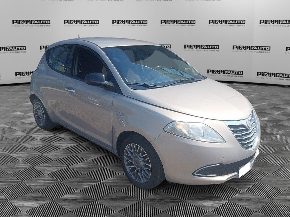 Lancia Ypsilon usata a Piacenza (6)
