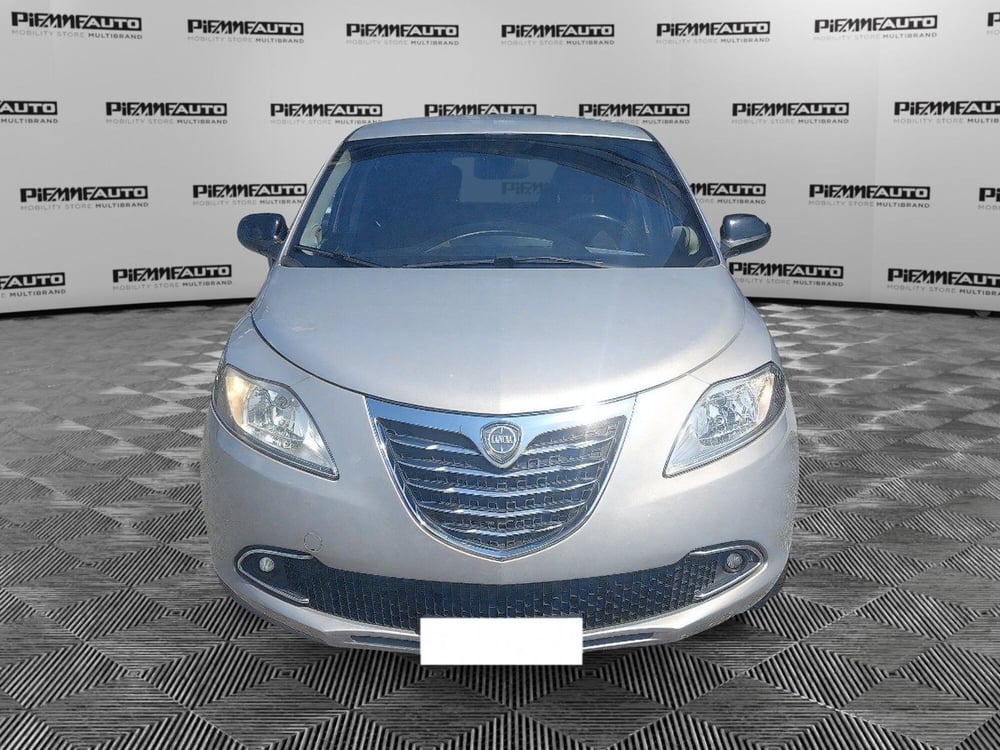 Lancia Ypsilon usata a Piacenza (7)