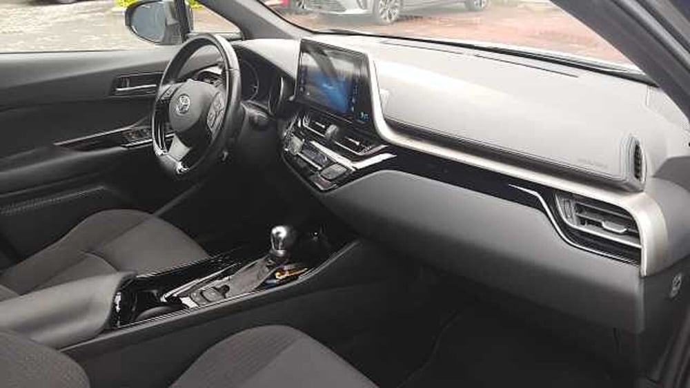 Toyota Toyota C-HR usata a Milano (14)