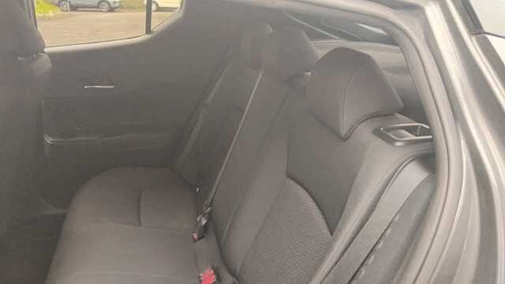 Toyota Toyota C-HR usata a Milano (8)