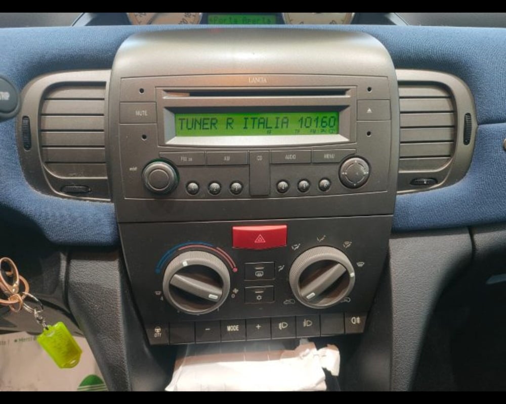 Lancia Ypsilon usata a Aosta (9)