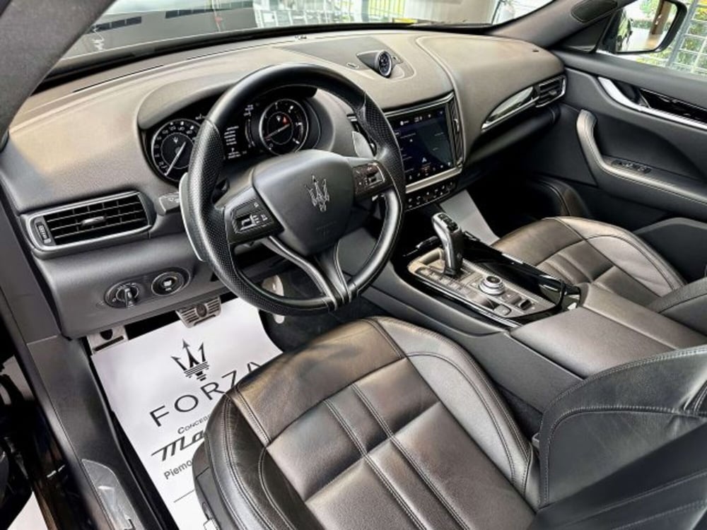 Maserati Levante usata a Torino (9)