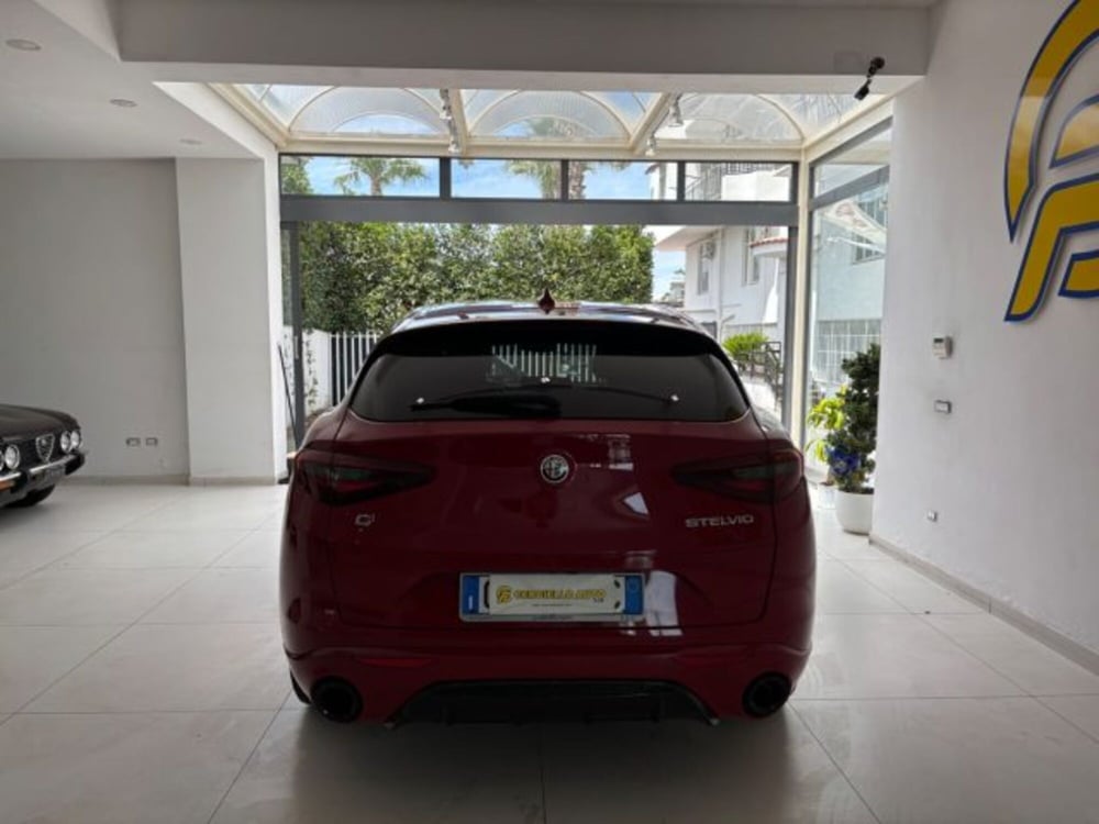 Alfa Romeo Stelvio nuova a Napoli (10)