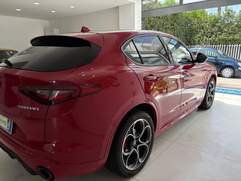 Alfa Romeo Stelvio nuova a Napoli (13)