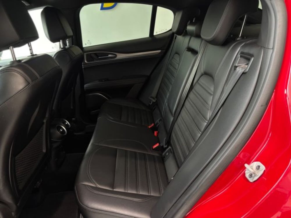 Alfa Romeo Stelvio nuova a Napoli (17)