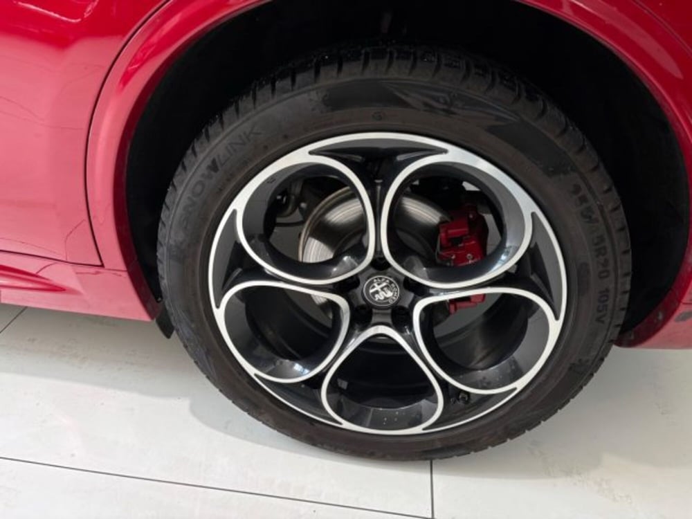 Alfa Romeo Stelvio nuova a Napoli (18)