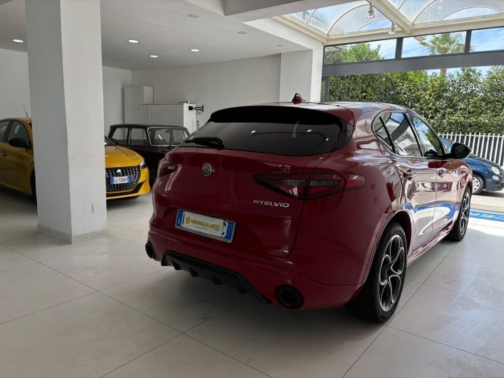 Alfa Romeo Stelvio nuova a Napoli (8)