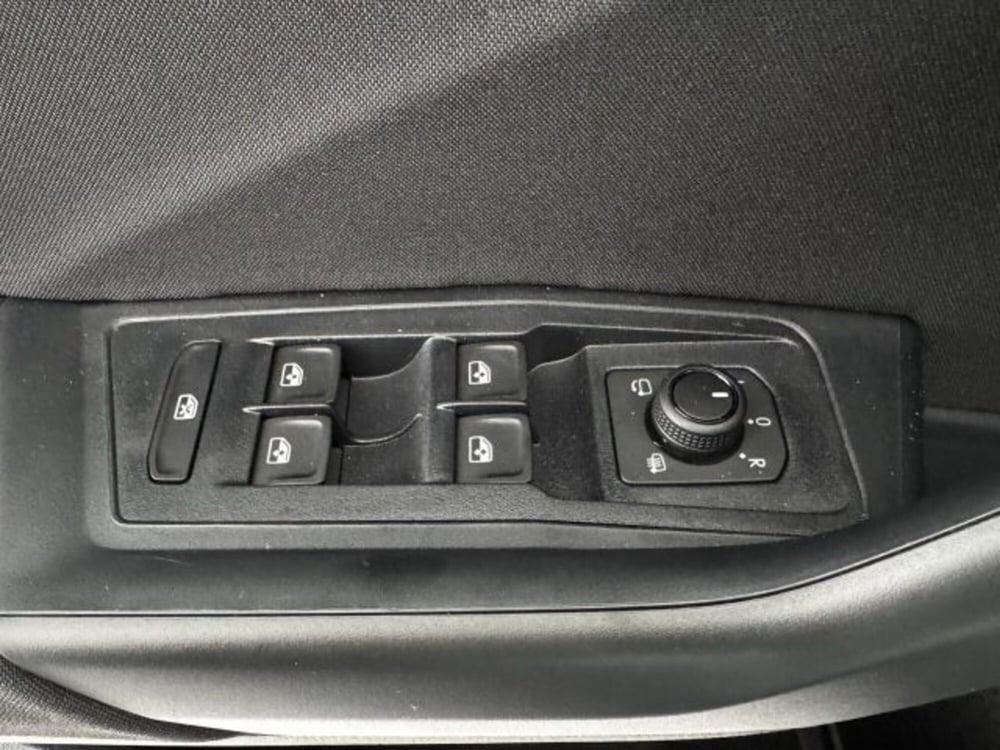Volkswagen T-Roc nuova a Vicenza (10)