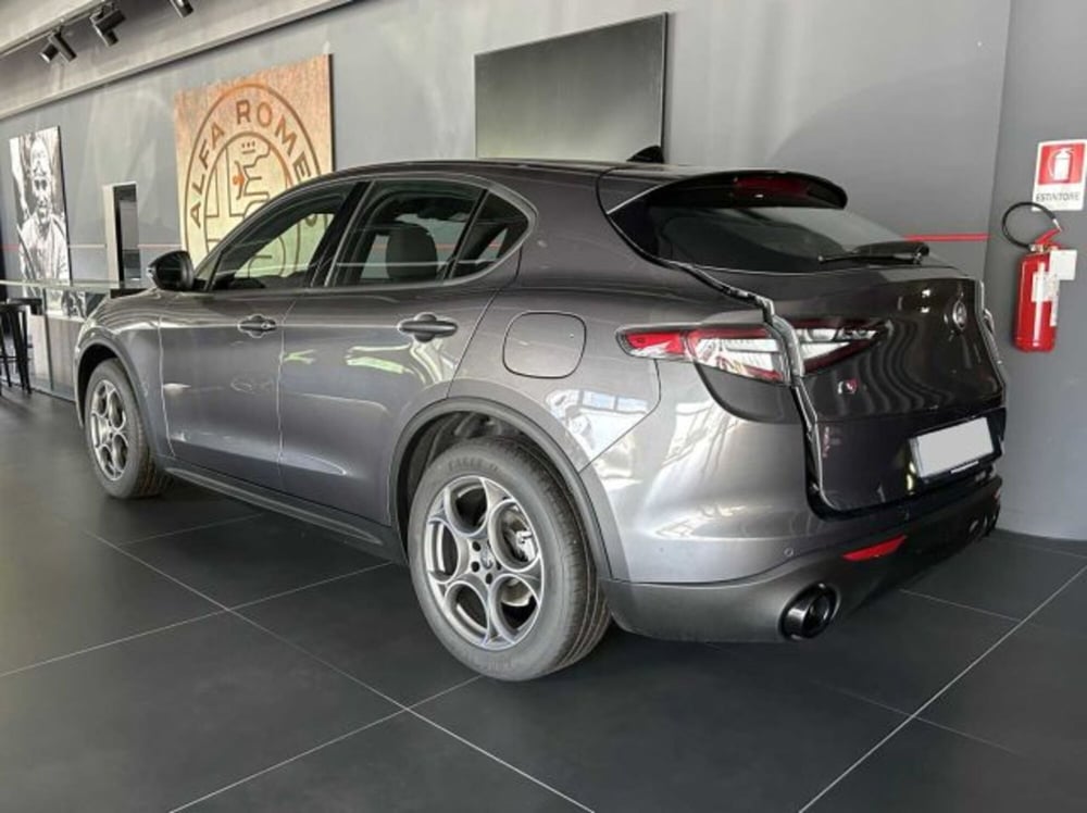 Alfa Romeo Stelvio nuova a Sondrio (3)