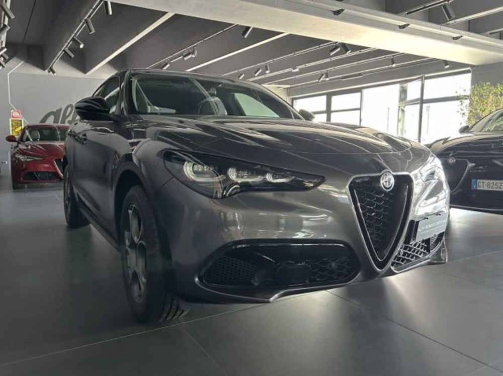 Alfa Romeo Stelvio nuova a Sondrio (6)