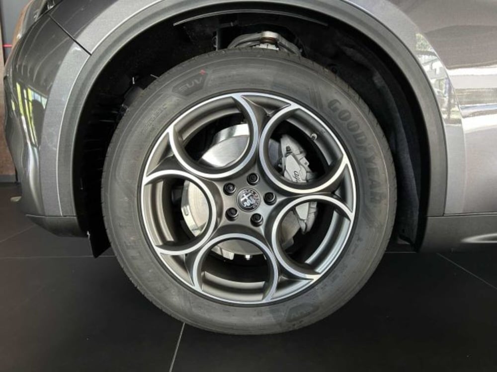 Alfa Romeo Stelvio nuova a Sondrio (8)