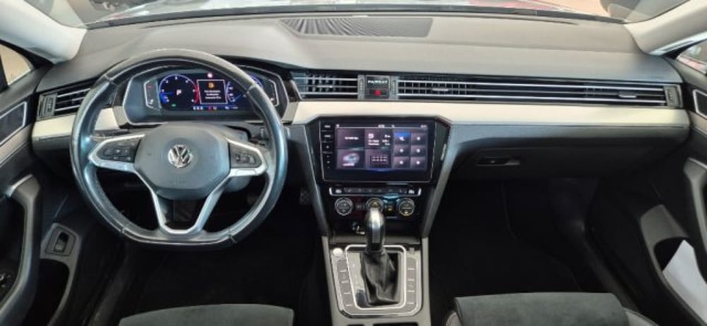 Volkswagen Passat Variant usata a Oristano (9)