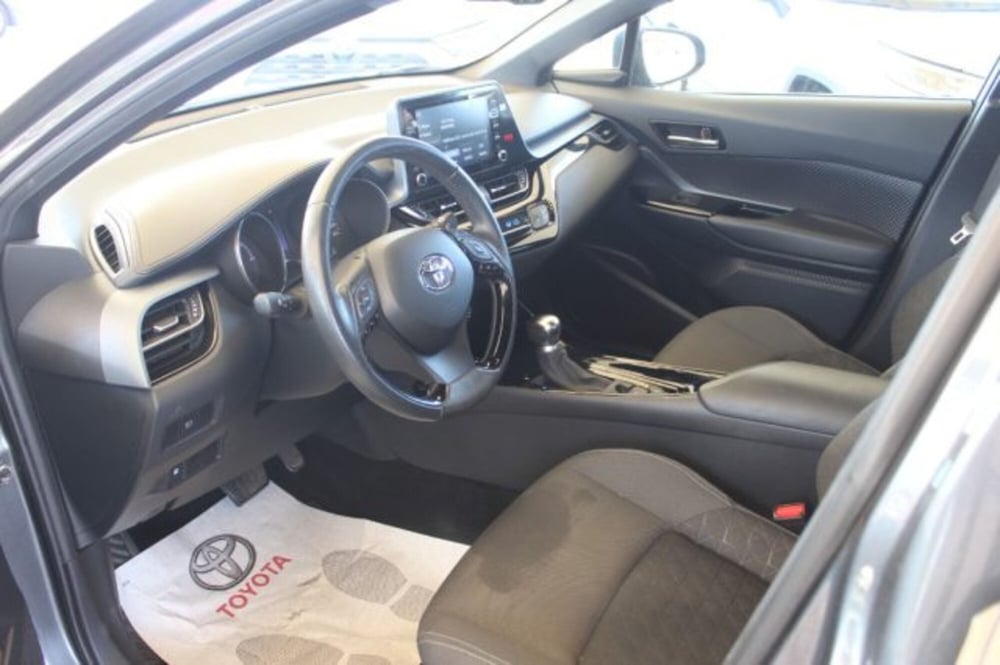 Toyota Toyota C-HR usata a Roma (12)