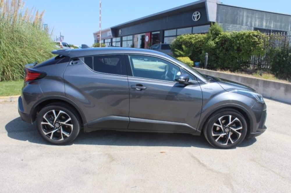 Toyota Toyota C-HR usata a Roma (13)