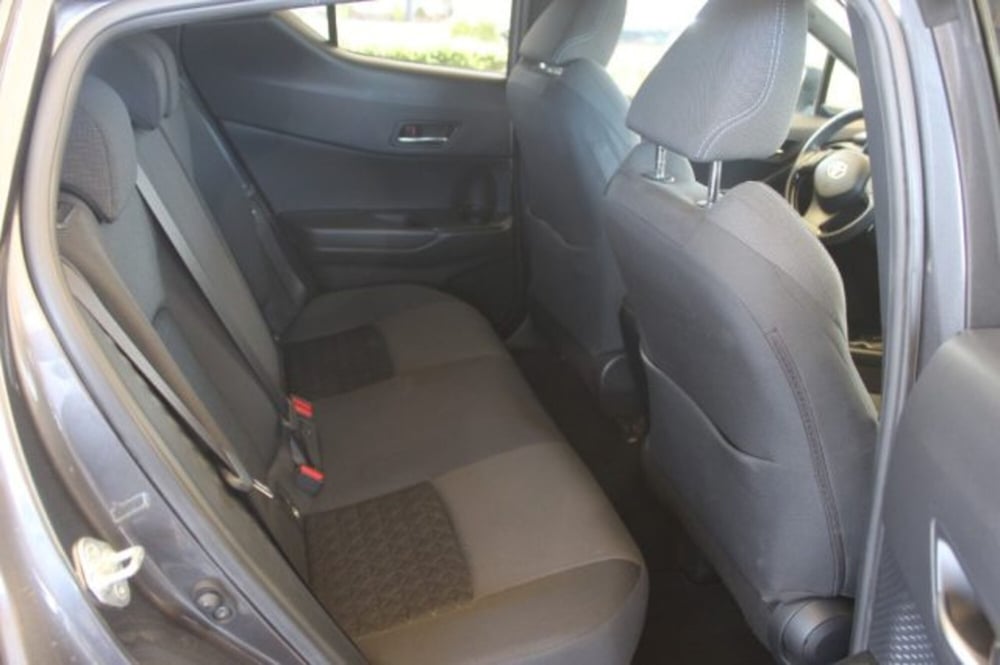 Toyota Toyota C-HR usata a Roma (8)
