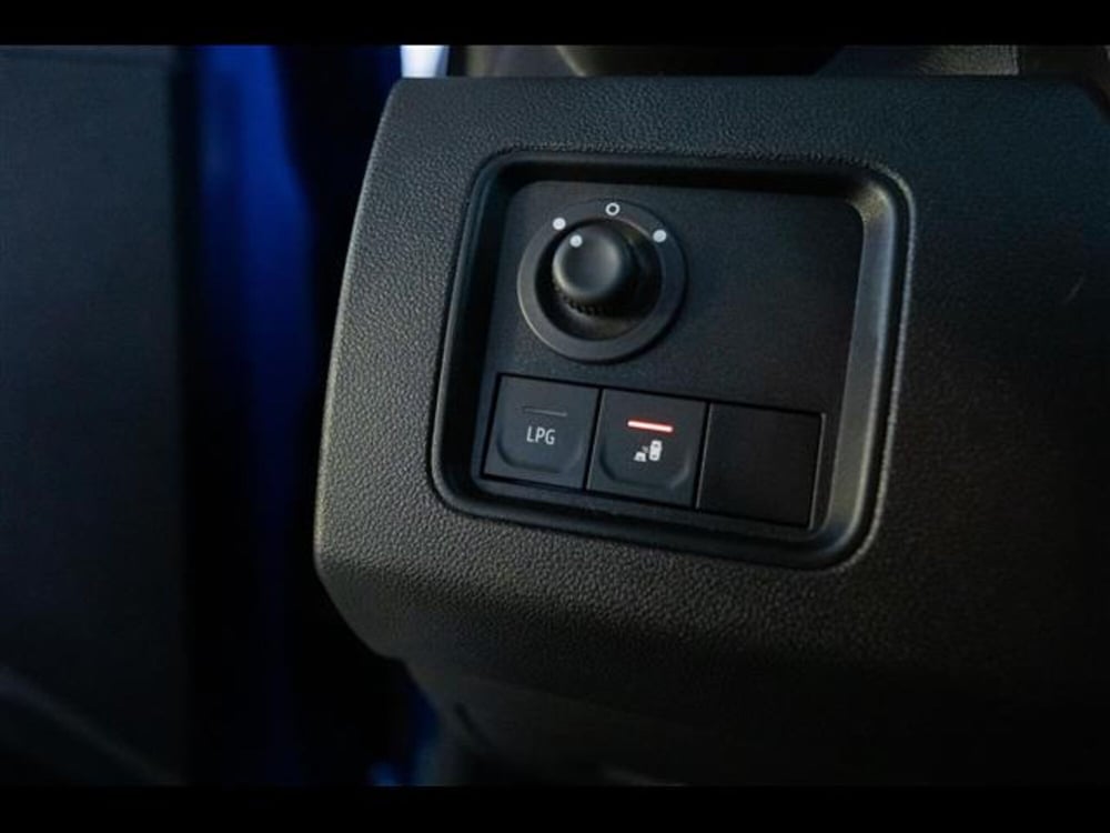 Dacia Duster usata a Torino (12)
